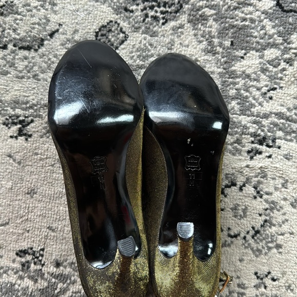 Diane B Gold Tone Iridescent Pumps - Picture 4 of 5